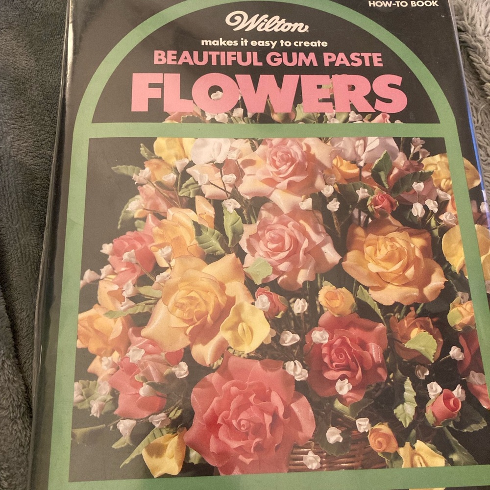 Wilton 32 piece flower making set for gum paste.